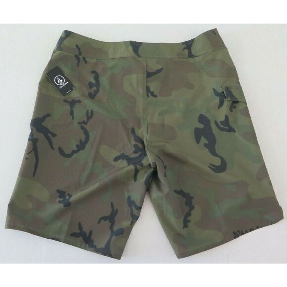 Volcom A0802200 Men's Sz 28 Green Camo Print Manic 2 Boardshorts - Picture 2 of 6